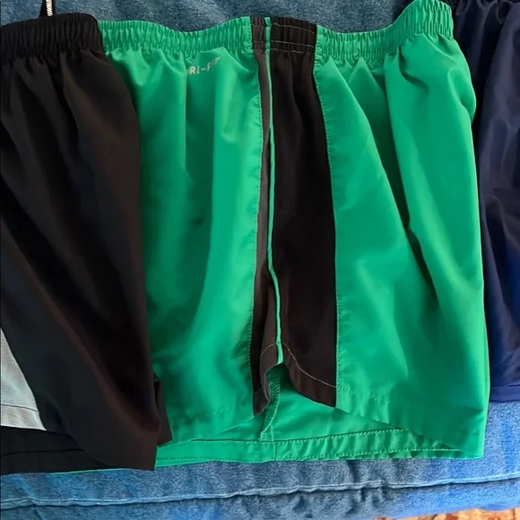 Lot of three Nike running shorts - Picture 13 of 14